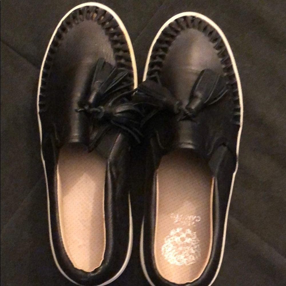 Vince Camuto Size 8.5 Black Leather Sneaker Flat